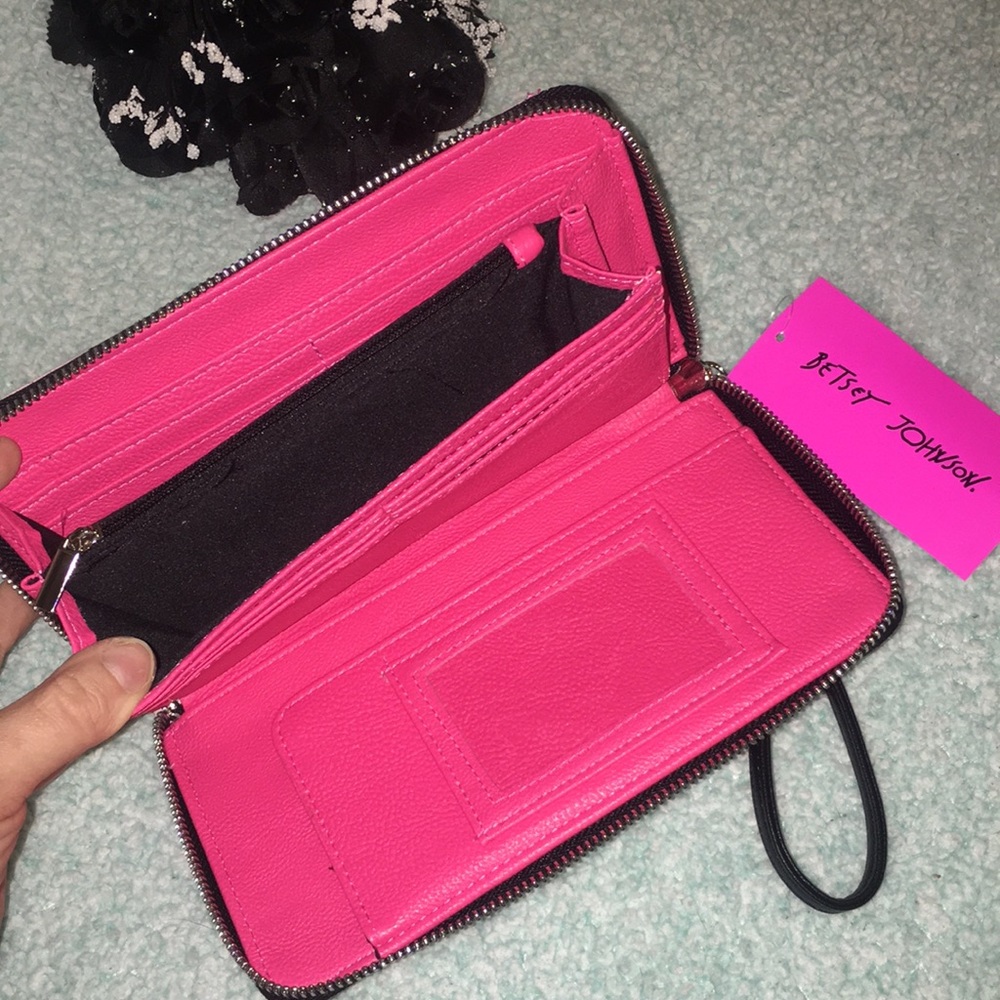 NWT🎉 Betsey Johnson | women's wristlet wallet - Picture 7 of 7